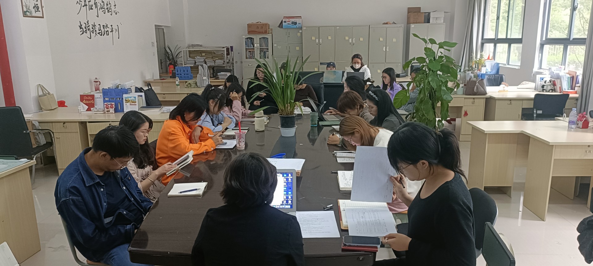 聚焦政治理论学习，深化师德师风建设——公共基础教学部开展政治理论学习