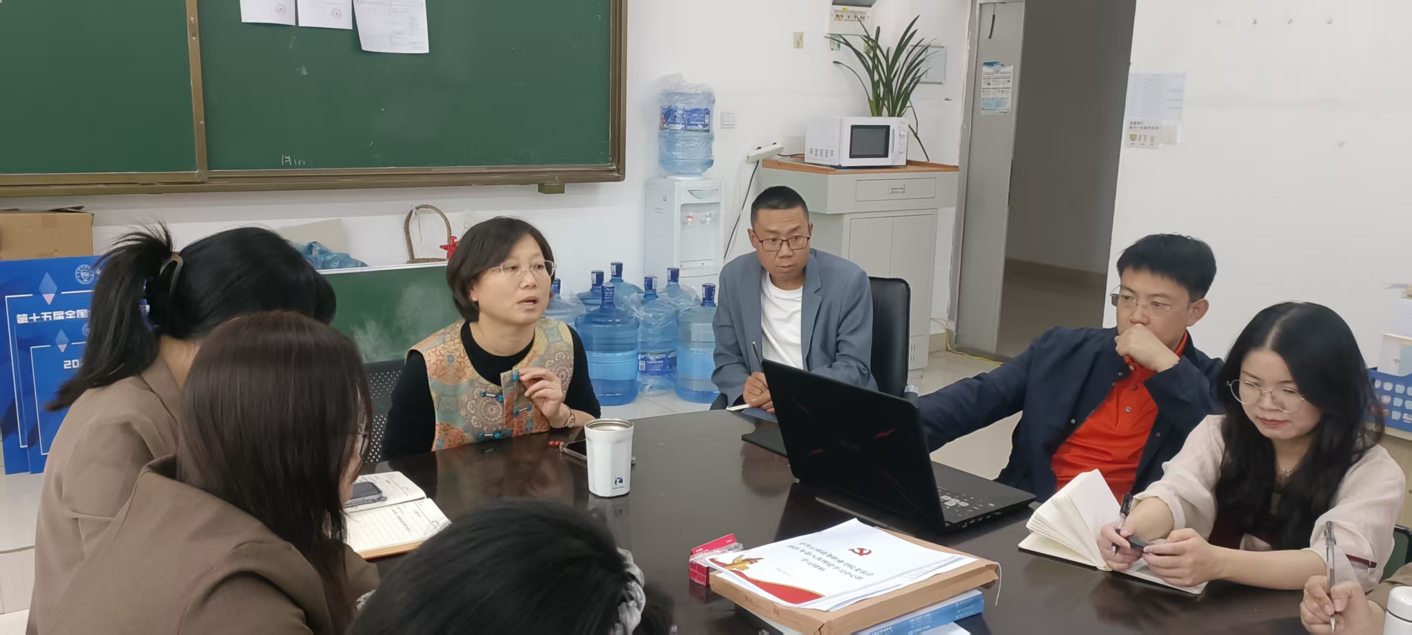 凝心聚力抓落实，务实笃行谋发展——公共基础教学部召开日常工作会议