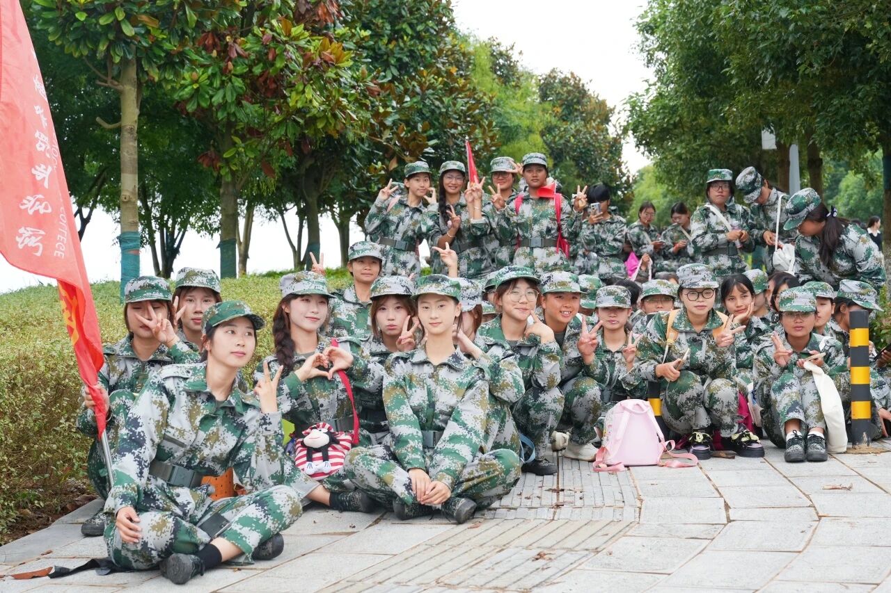 砺青春之志，铸强军之魂——Ky开元集团2025级新生军训野外拉练圆满举办 ​