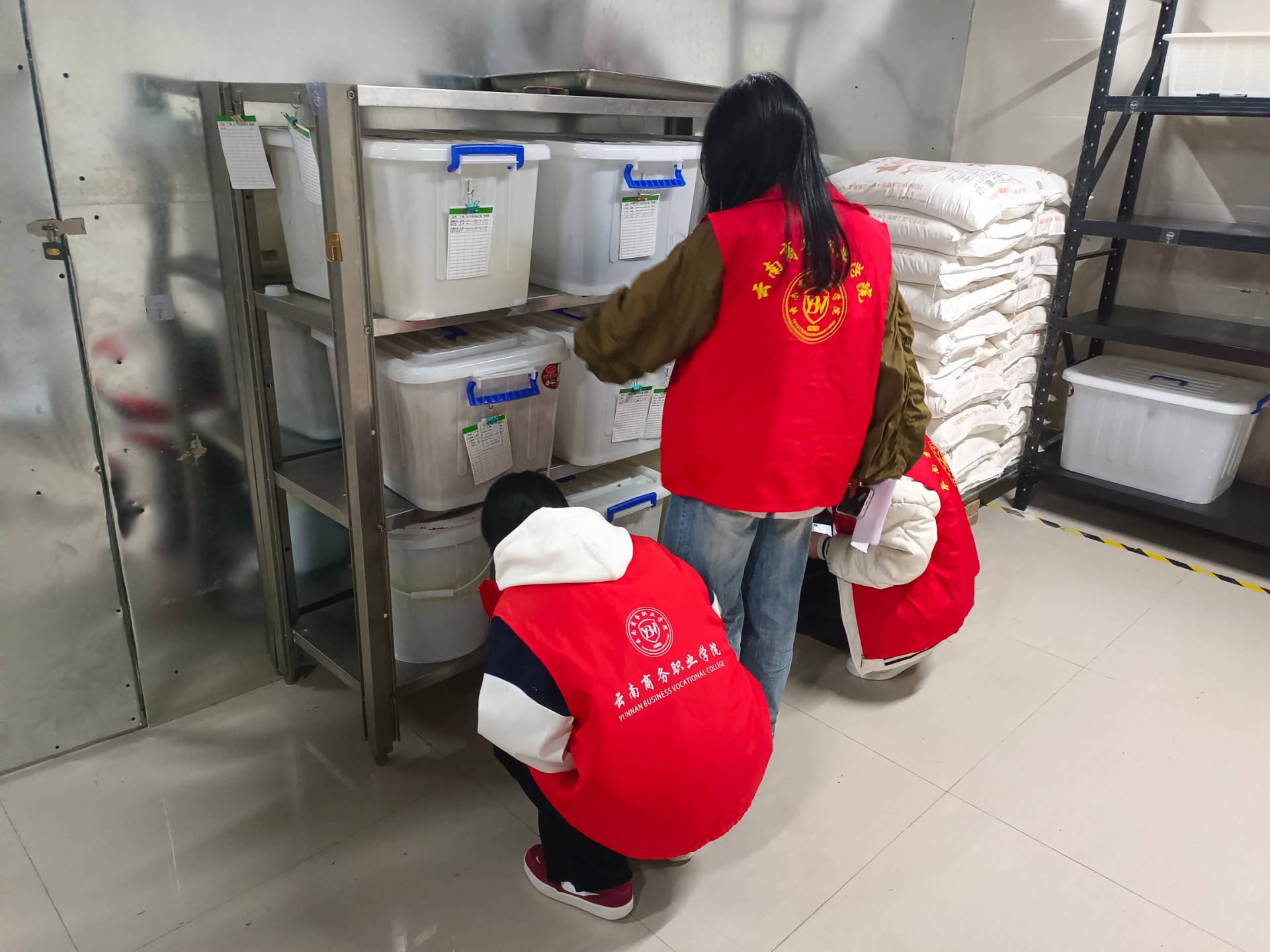 守护舌尖上的校园安全——食品安全检查行动