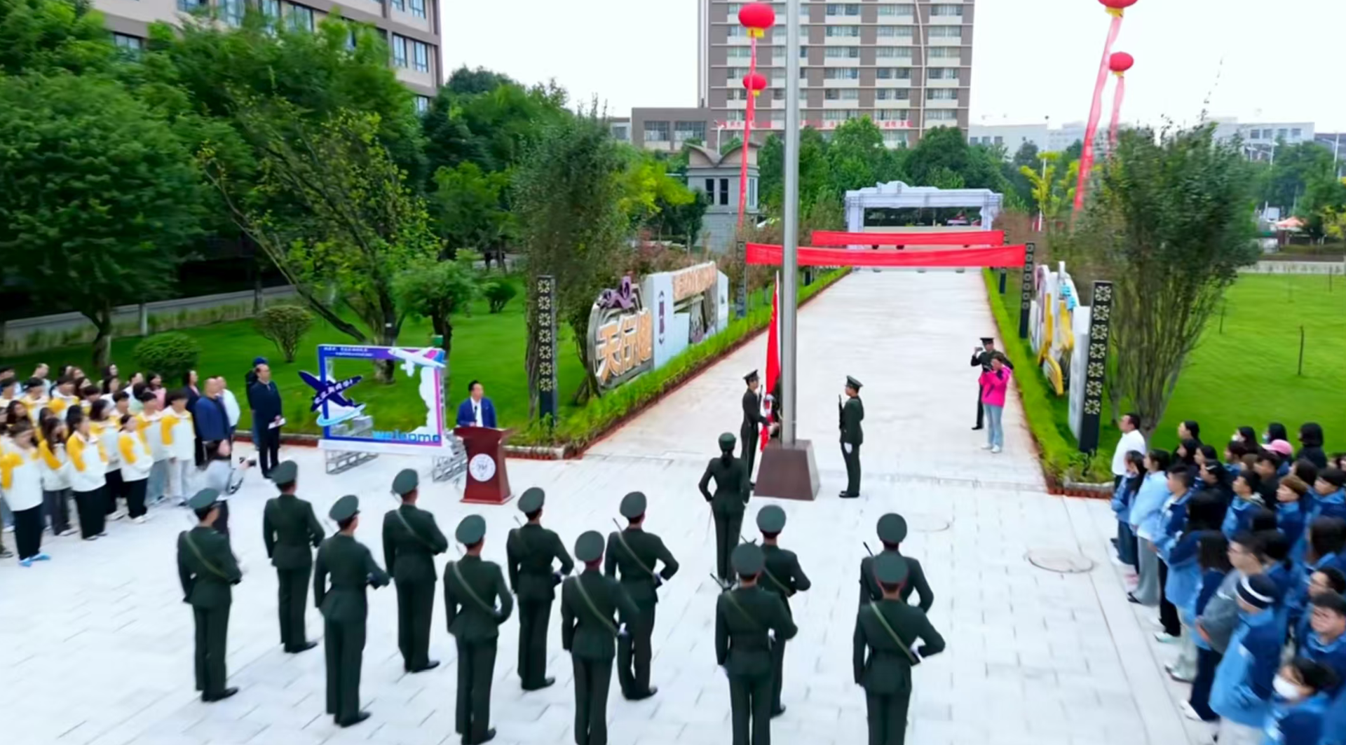 Ky开元集团举行2025年秋季学期“开学第一课”暨国旗下的党课第一讲